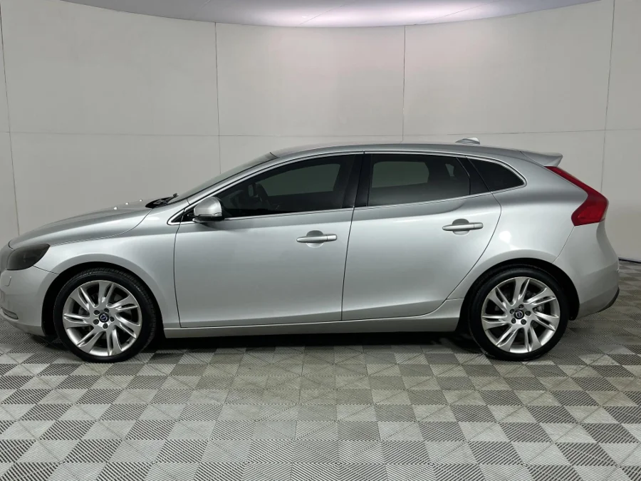 Used 2013 Volvo V40 D3 Elite - WeBuyCars Polokwane Used 2013 Volvo V40 D3 Elite - WeBuyCars Polokwane