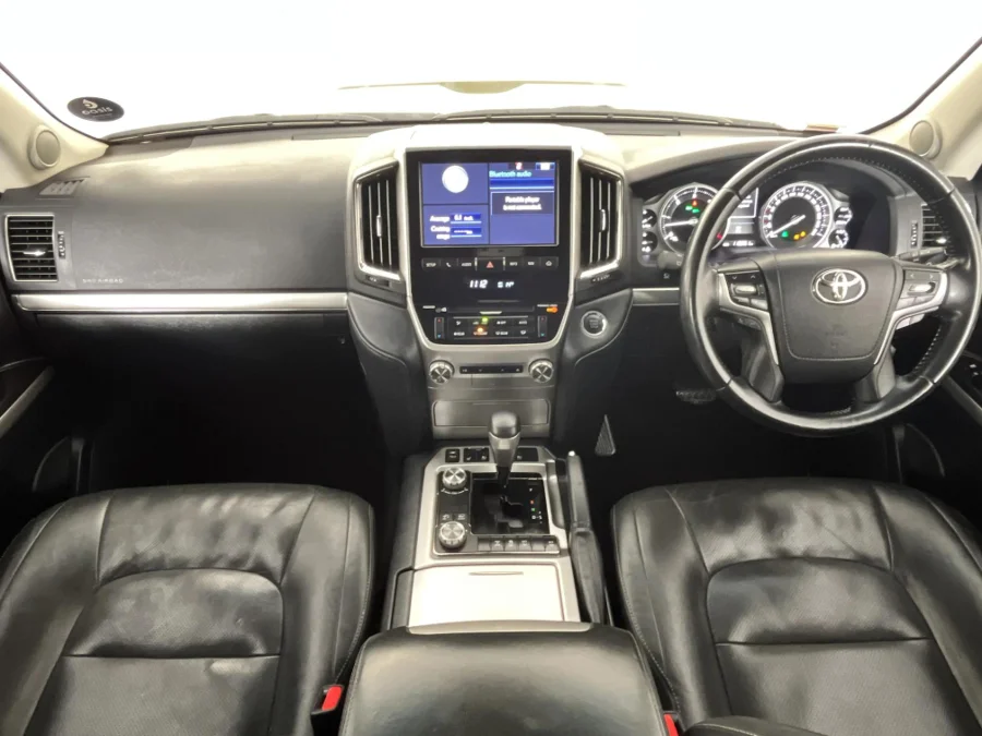 Used 2019 Toyota Land Cruiser 200 4.5D-4D V8 VX-R - WeBuyCars The Dome