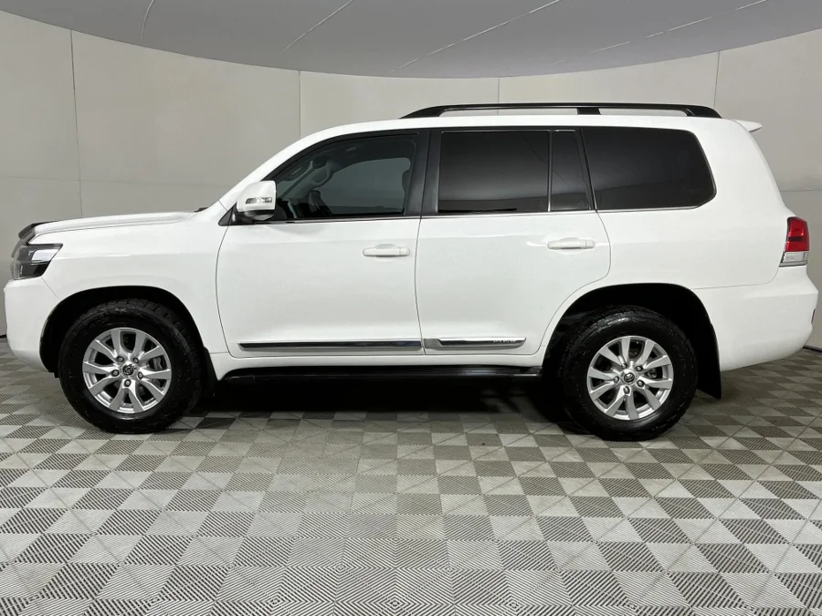 Used 2019 Toyota Land Cruiser 200 4.5D-4D V8 VX-R - WeBuyCars The Dome