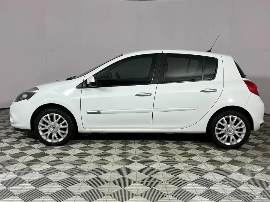 Used 2010 Renault Clio 1.6 Dynamique automatic - WeBuyCars Brackenfell Cape Town