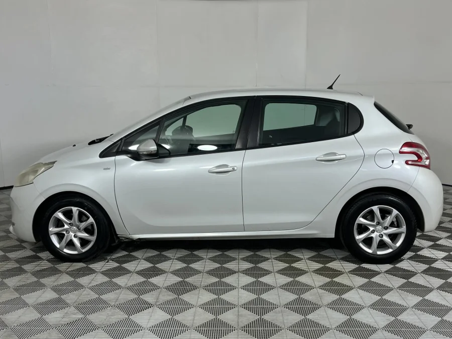 Used 2015 Peugeot 208 5-door 1.6HDi Active - WeBuyCars George Used 2015 Peugeot 208 5-door 1.6HDi Active - WeBuyCars George