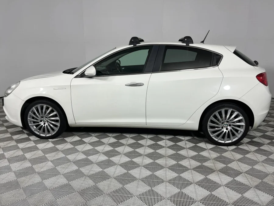 Used 2013 Alfa Romeo Giulietta 1.4TBi Exclusive - WeBuyCars Richmond Used 2013 Alfa Romeo Giulietta 1.4TBi Exclusive - WeBuyCars Richmond