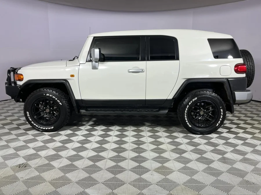 Used 2013 Toyota FJ Cruiser - WeBuyCars The Dome