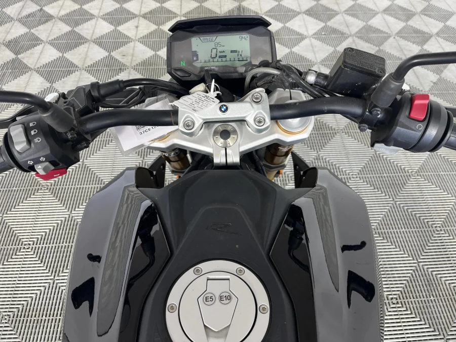 Used 2025 BMW C G 310 R Cosmic Black - WeBuyCars Richmond