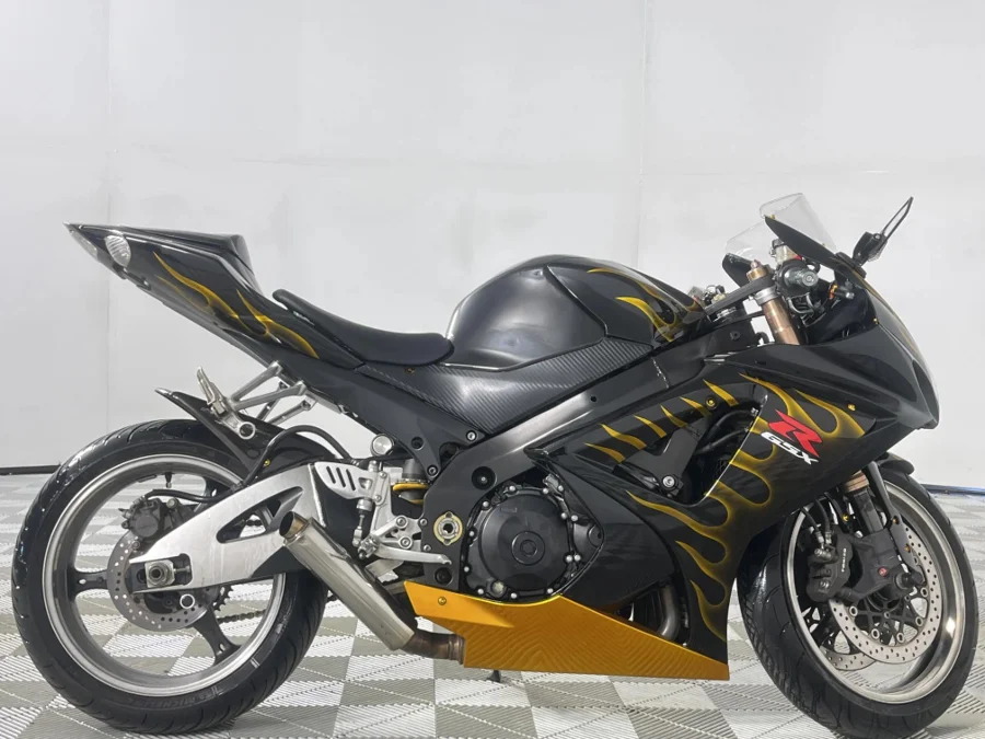 Used 2011 Suzuki GSX-R 1000 - WeBuyCars Midstream Used 2011 Suzuki GSX-R 1000 - WeBuyCars Midstream