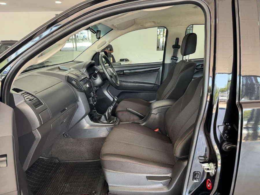 Used 2024 Isuzu D-Max Gen 6 250 double cab Hi-Ride manual - AutoCity Group