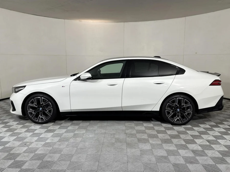 Used 2024 BMW 5 Series 520d M Sport - WeBuyCars Midstream