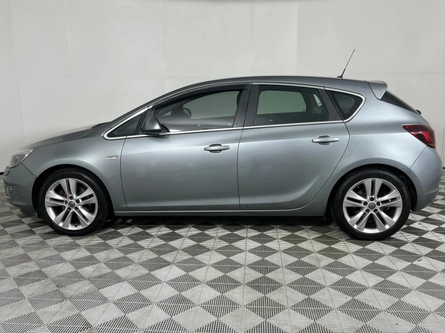 Used 2011 Opel Astra hatch 1.6 Turbo Sport - WeBuyCars George Used 2011 Opel Astra hatch 1.6 Turbo Sport - WeBuyCars George