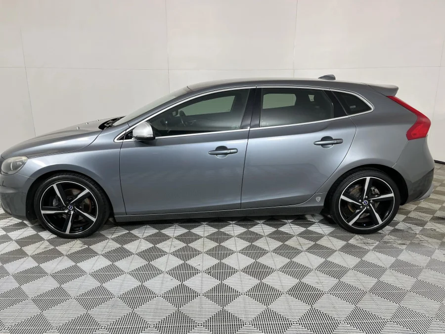 Used 2014 Volvo V40 T4 R-Design auto - WeBuyCars JHB South Used 2014 Volvo V40 T4 R-Design auto - WeBuyCars JHB South