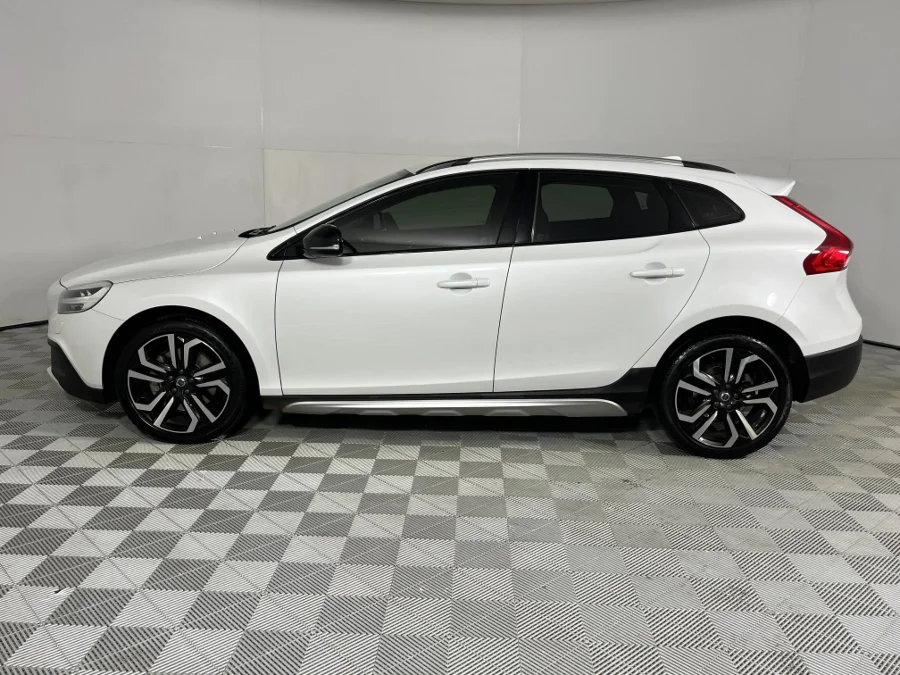 Used 2019 Volvo V40 Cross Country D3 Inscription - WeBuyCars Montana
