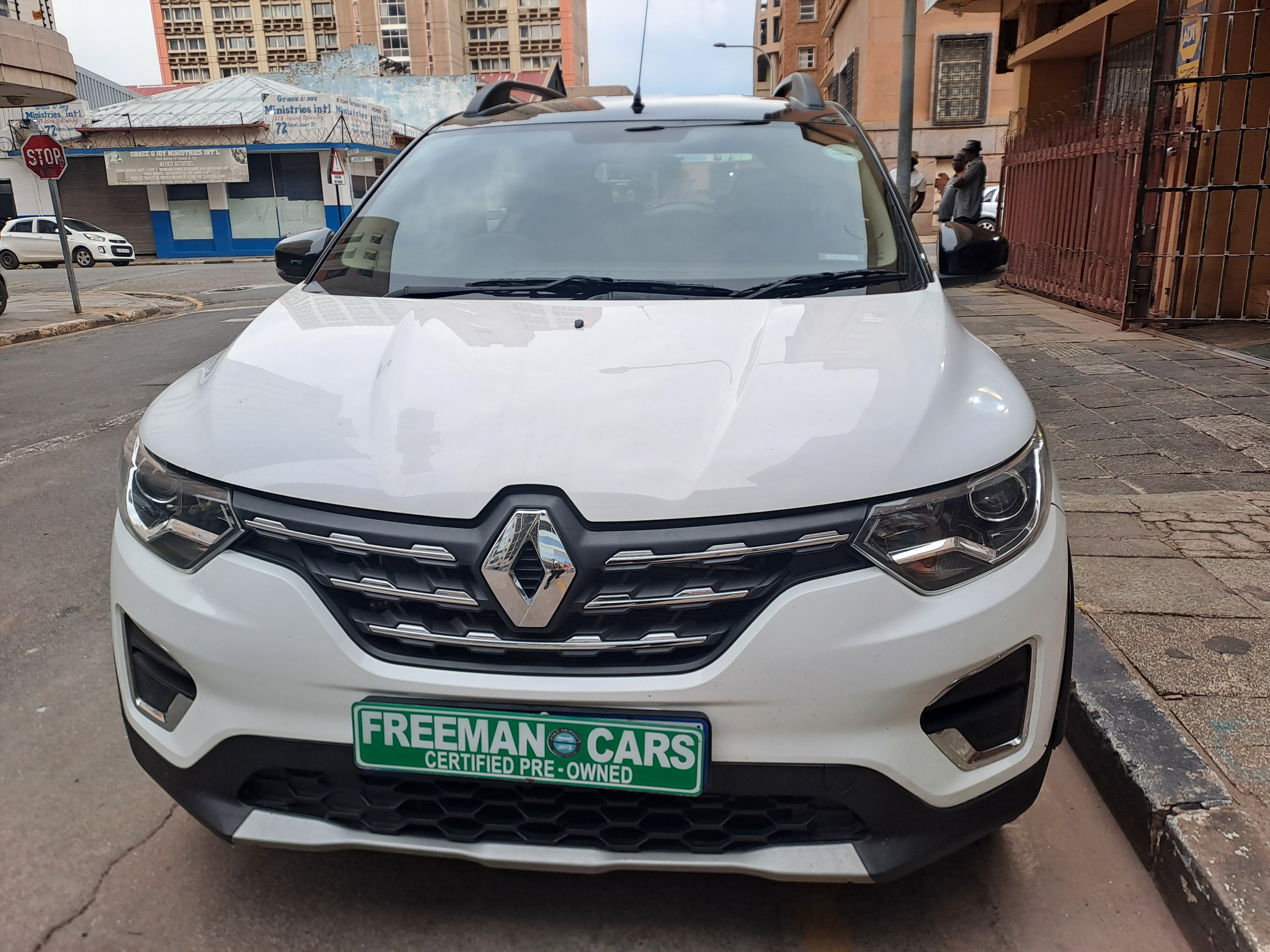 Used 2024 Renault Triber 1.0 Prestige auto