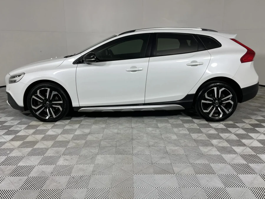 Used 2019 Volvo V40 Cross Country D3 Momentum - WeBuyCars The Dome Used 2019 Volvo V40 Cross Country D3 Momentum - WeBuyCars The Dome