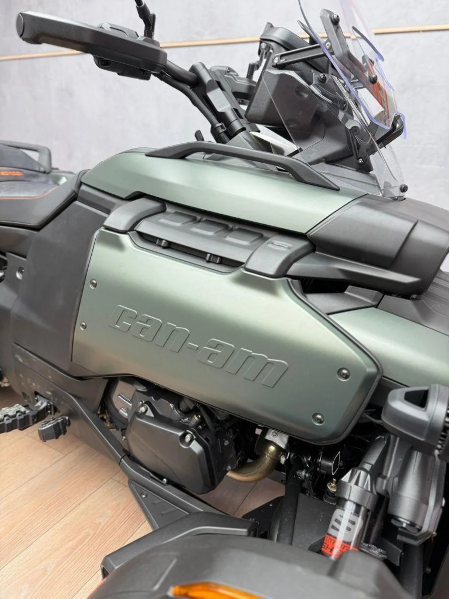 New 2026 Can-Am ROADSTER SPYDER CANYON REDROCK 1330 ETC (SE6) - MOSS GREEN - UB Leisure New 2026 Can-Am ROADSTER SPYDER CANYON REDROCK 1330 ETC (SE6) - MOSS GREEN - UB Leisure