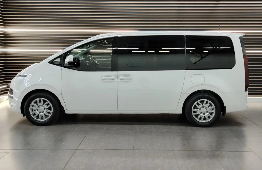 Used 2023 Hyundai Staria 2.2D Executive 9-seater - BOTHA AND DEYSEL EXECUTIVE MOTORS