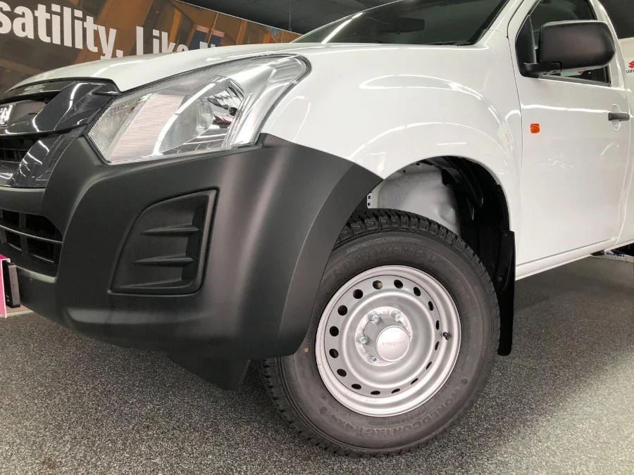 Used 2025 Isuzu D-Max Gen 6 250c single cab Fleetside - Suzuki Bassonia