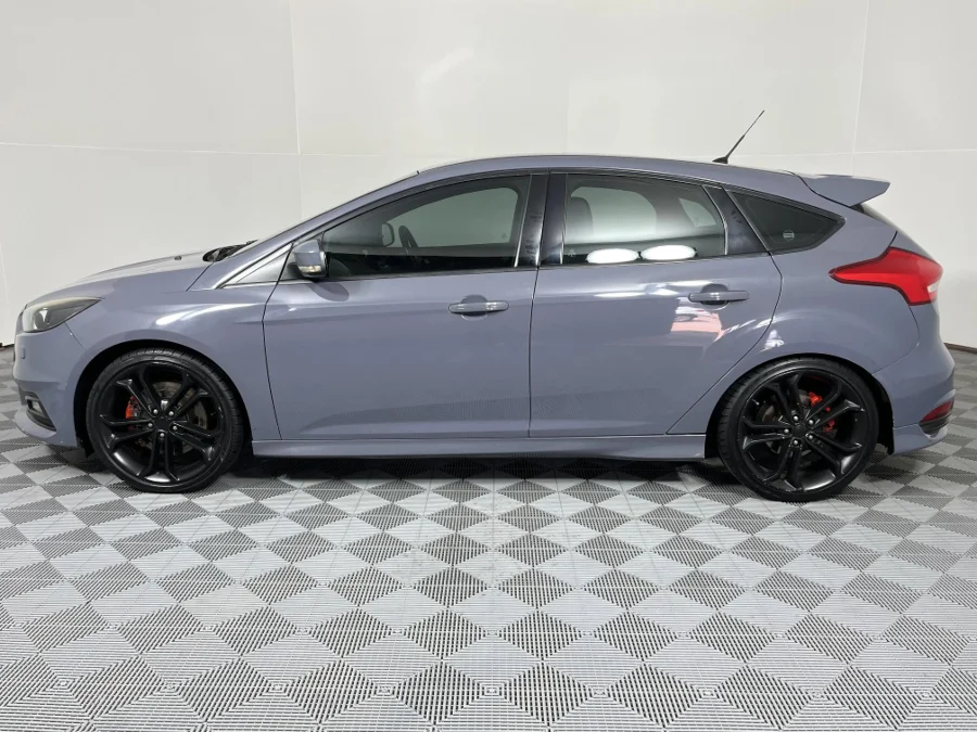 Used 2017 Ford Focus ST 3 - WeBuyCars Montana