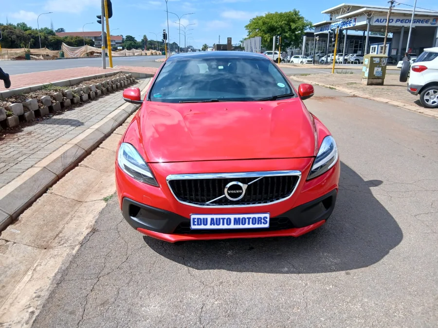 Used 2019 Volvo V40 D2 R-Design - Edu Auto Motors Used 2019 Volvo V40 D2 R-Design - Edu Auto Motors