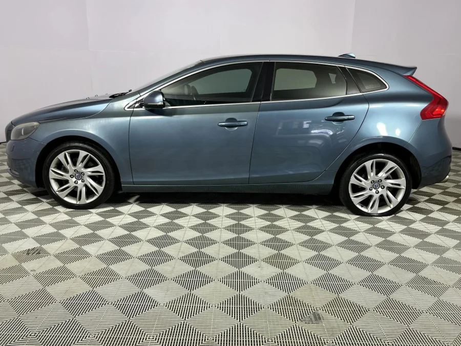 Used 2013 Volvo V40 T5 Elite - WeBuyCars Durban Used 2013 Volvo V40 T5 Elite - WeBuyCars Durban