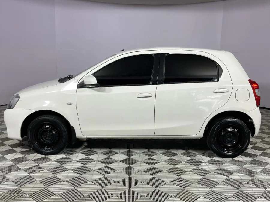 Used 2013 Toyota Etios hatch 1.5 Xi - WeBuyCars Durban Used 2013 Toyota Etios hatch 1.5 Xi - WeBuyCars Durban