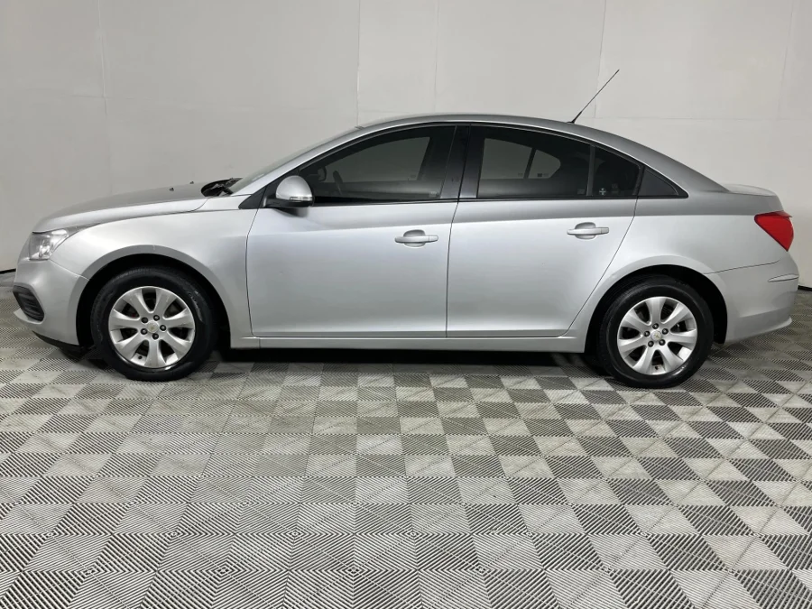 Used 2017 Chevrolet Cruze sedan 1.6 L - WeBuyCars The Dome Used 2017 Chevrolet Cruze sedan 1.6 L - WeBuyCars The Dome