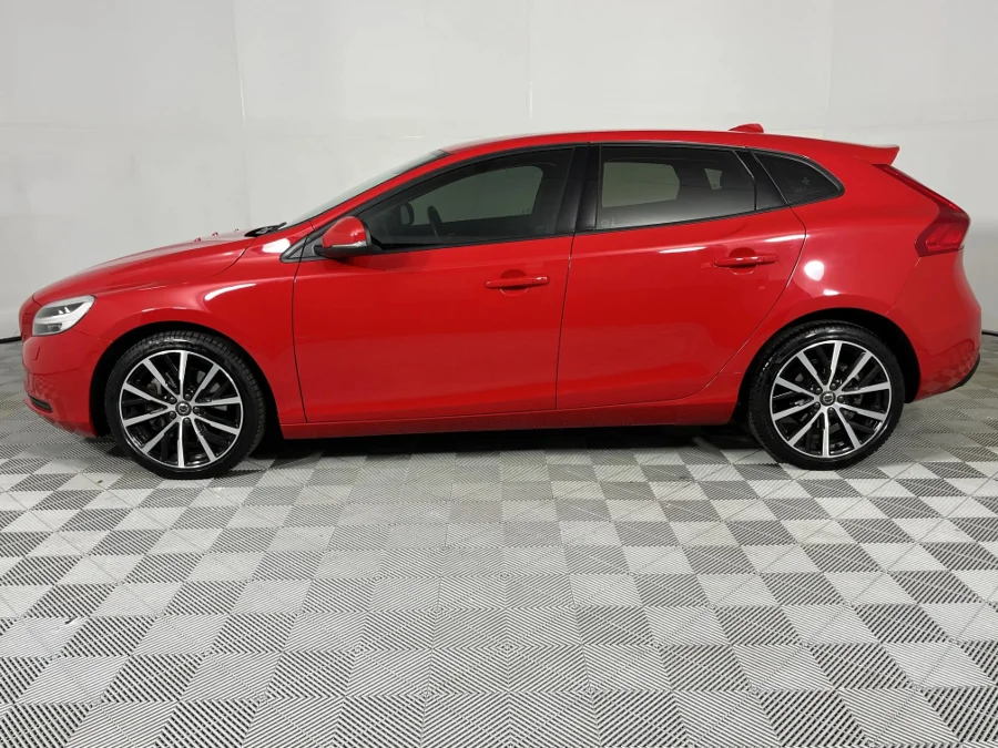 Used 2020 Volvo V40 D3 Momentum - WeBuyCars Midstream Used 2020 Volvo V40 D3 Momentum - WeBuyCars Midstream