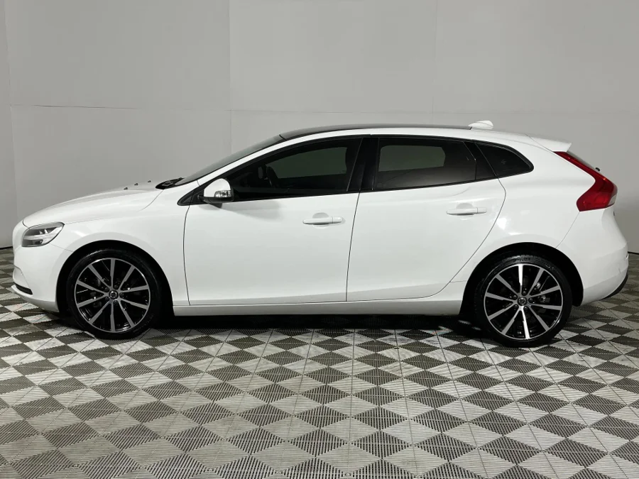 Used 2019 Volvo V40 T2 Kinetic - WeBuyCars JHB South Used 2019 Volvo V40 T2 Kinetic - WeBuyCars JHB South