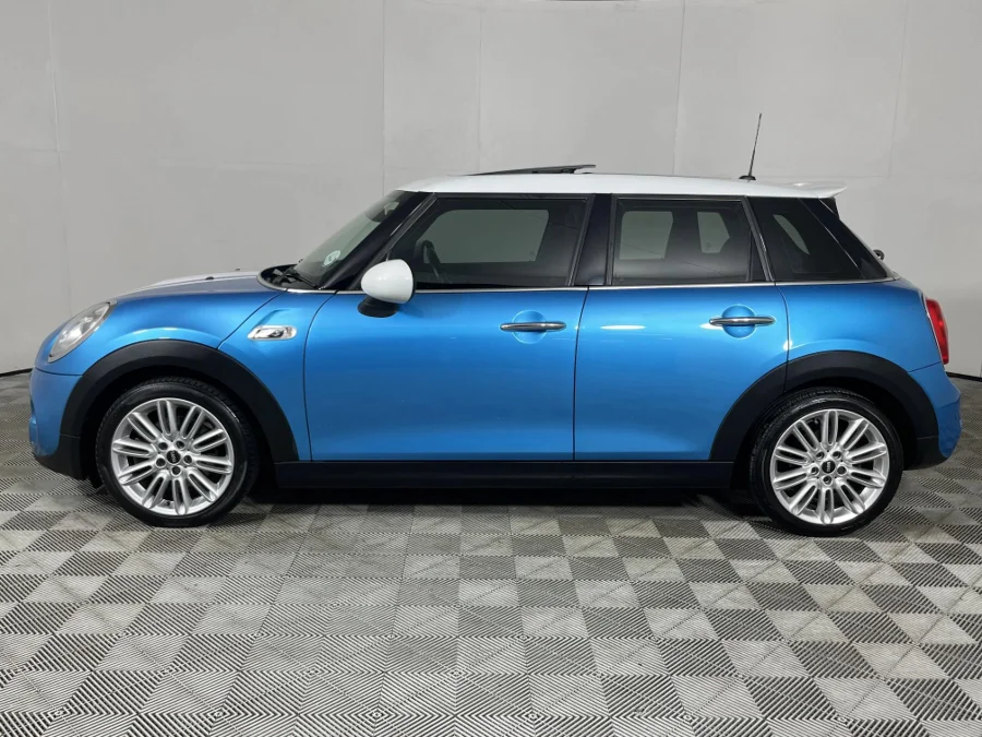 Used 2018 MINI Hatch Cooper S Hatch 5-door Seven 7 auto - WeBuyCars The Dome