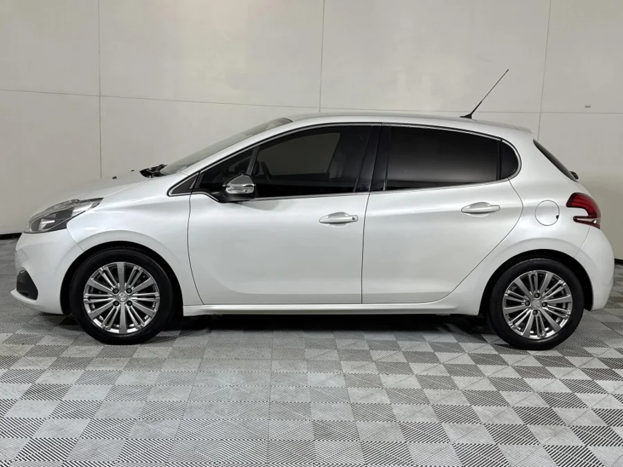 Used 2019 Peugeot 208 1.2 Allure - WeBuyCars Midstream