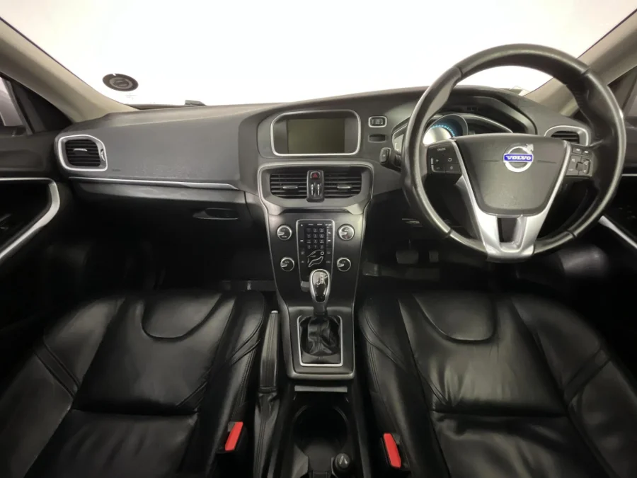 Used 2014 Volvo V40 T4 Excel auto - WeBuyCars Epping