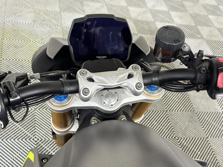 Used 2022 Triumph Speed Triple RS - WeBuyCars Midstream