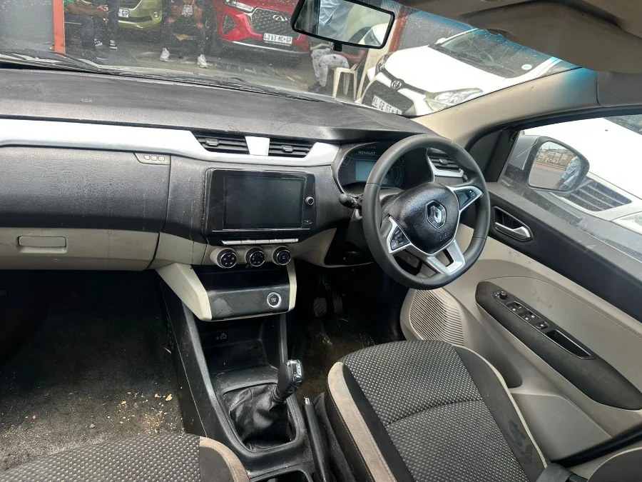 Used 2022 Renault Triber 1.0 Intens auto - Happy DC Motors