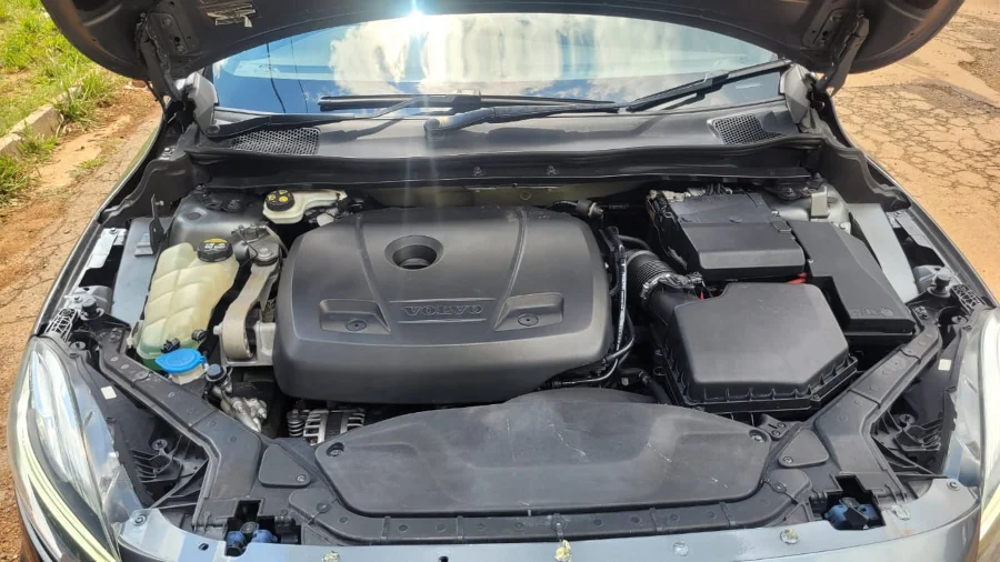 Used 2018 Volvo V40 T3 R-Design - Victory Pre-Owned Vehicles