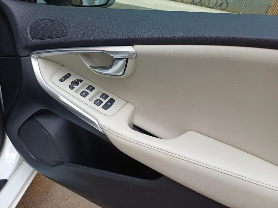 Used 2016 Volvo V40 D2 R-Design - Ellas Auto Used 2016 Volvo V40 D2 R-Design - Ellas Auto