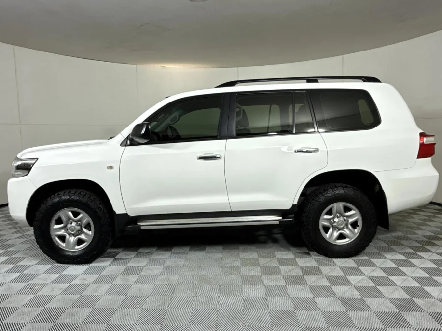 Used 2018 Toyota Land Cruiser 200 4.5D-4D V8 GX-R - WeBuyCars Midstream
