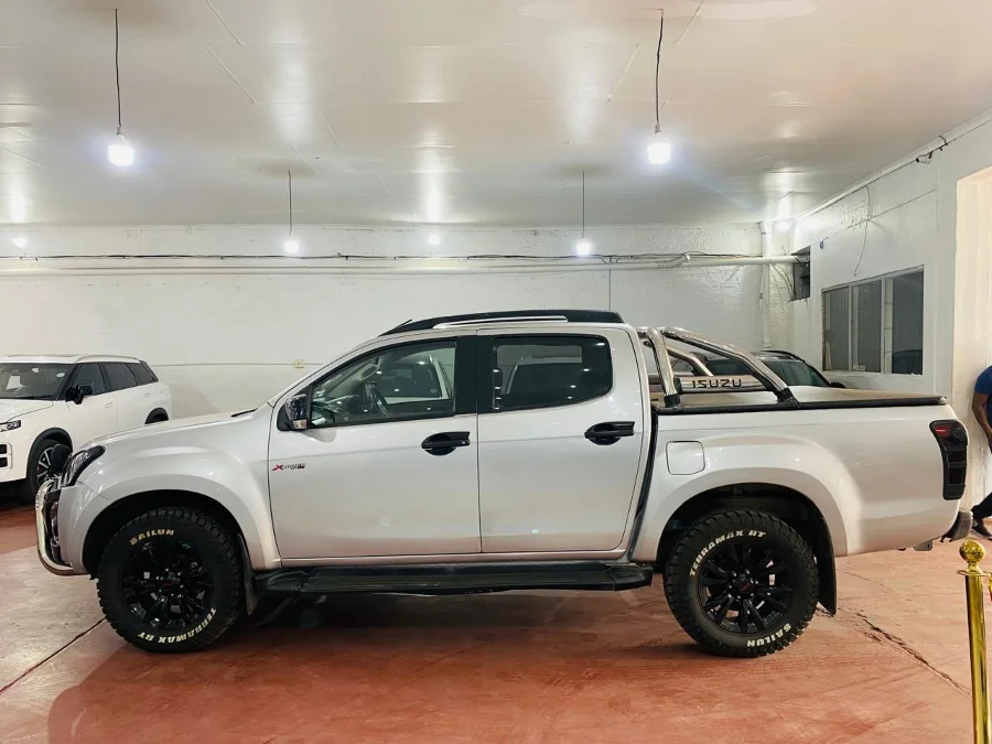 Used 2021 Isuzu D-Max 250 double cab X-Rider Black - Marshalltown Auto Ridez