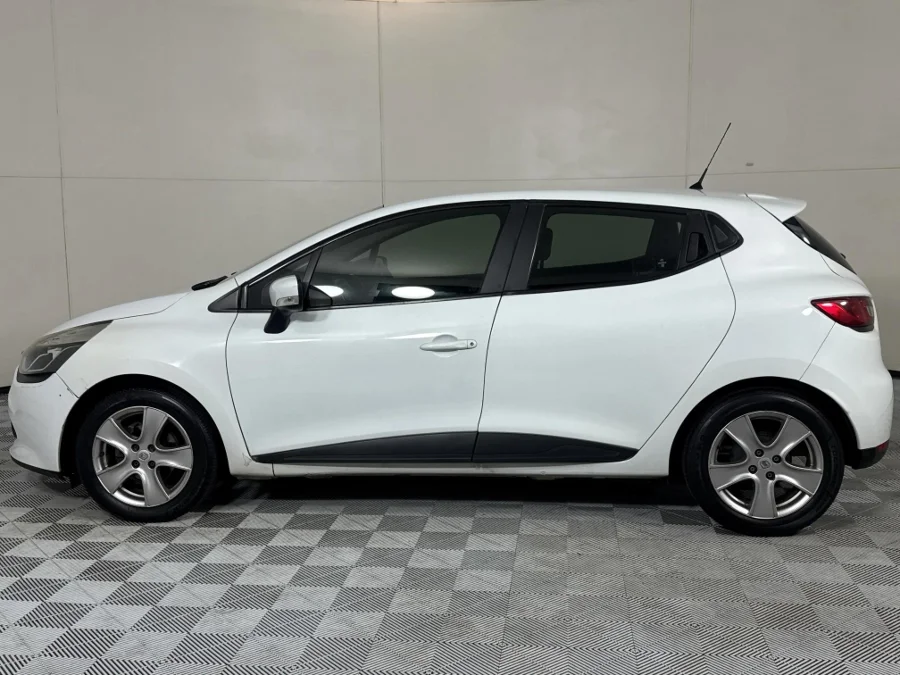 Used 2016 Renault Clio 66kW turbo Expression - WeBuyCars Midstream Used 2016 Renault Clio 66kW turbo Expression - WeBuyCars Midstream