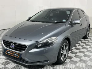 Used 2016 Volvo V40 T3 Momentum