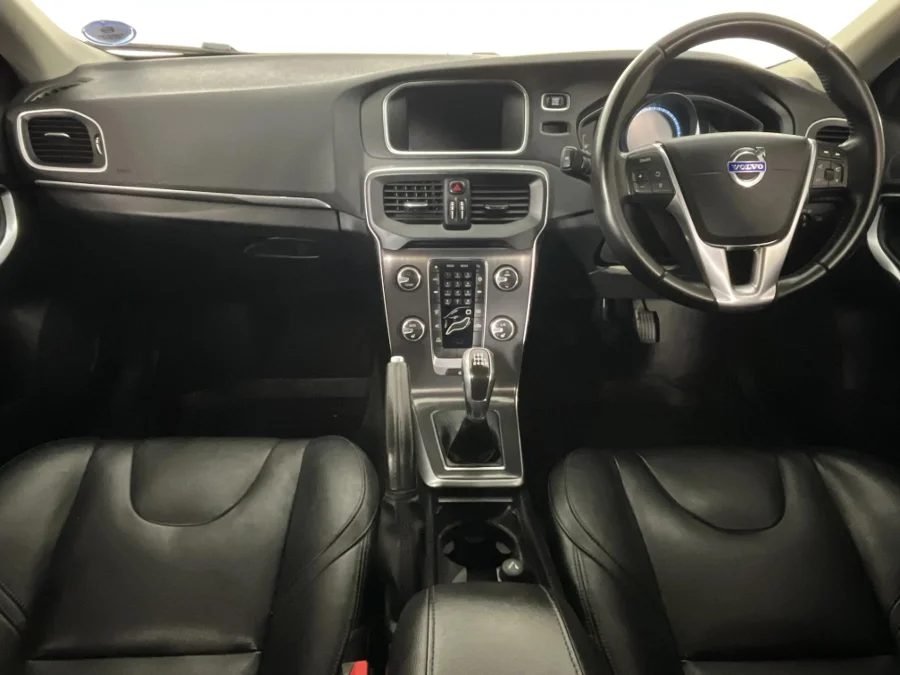 Used 2016 Volvo V40 T3 Momentum - WeBuyCars Gqeberha