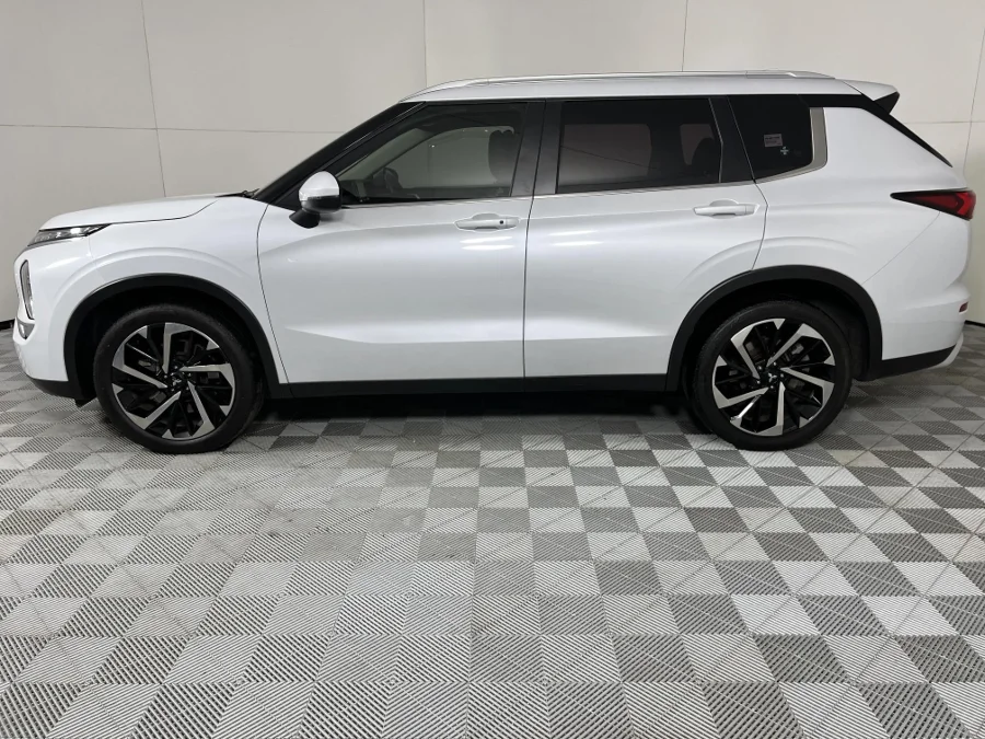 Used 2023 Mitsubishi Outlander 2.5 GLS Plus - WeBuyCars Midstream