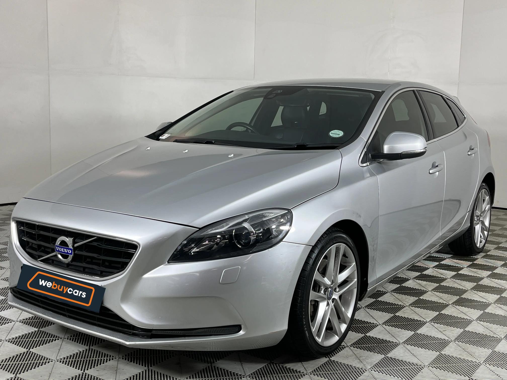 Used 2016 Volvo V40 T3 Momentum auto