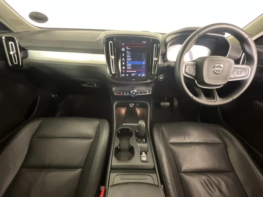 Used 2019 Volvo XC40 D4 AWD Momentum - WeBuyCars The Dome