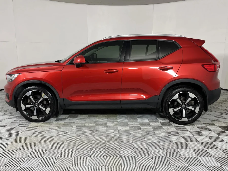 Used 2019 Volvo XC40 D4 AWD Momentum - WeBuyCars The Dome