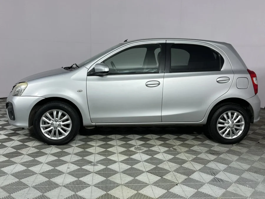 Used 2017 Toyota Etios hatch 1.5 Sprint - WeBuyCars Lansdowne