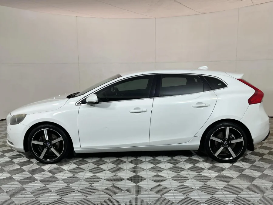 Used 2014 Volvo V40 T3 Elite - WeBuyCars JHB South Used 2014 Volvo V40 T3 Elite - WeBuyCars JHB South