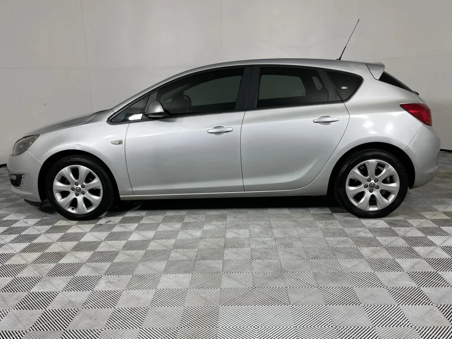 Used 2014 Opel Astra hatch 1.6 Essentia - WeBuyCars Riverhorse Used 2014 Opel Astra hatch 1.6 Essentia - WeBuyCars Riverhorse