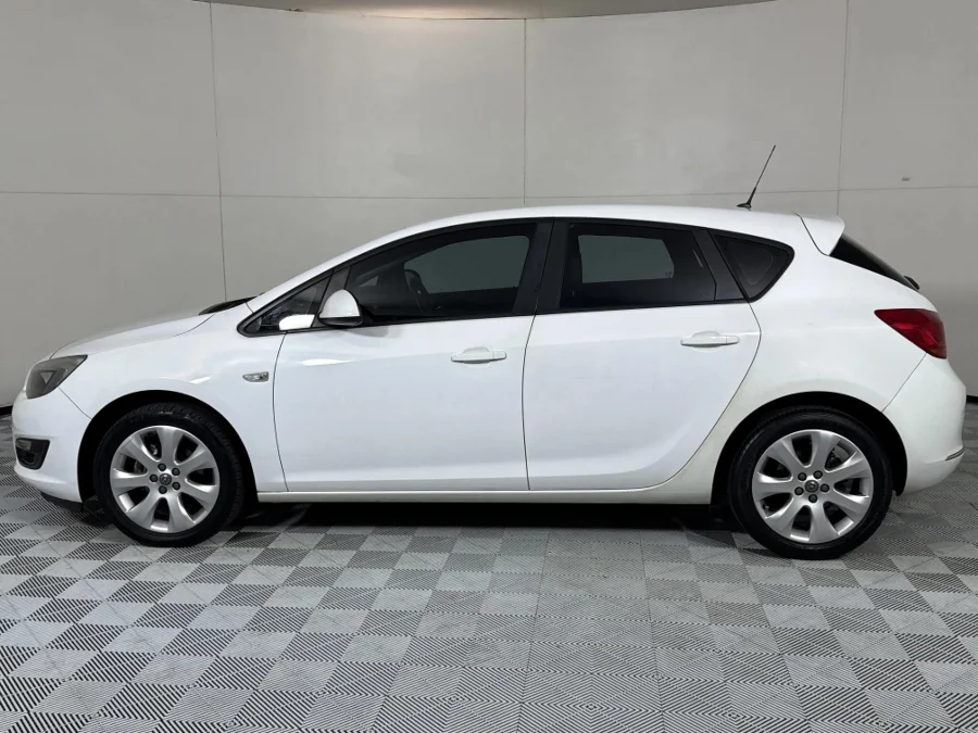 Used 2013 Opel Astra hatch 1.6 Essentia - WeBuyCars Midstream Used 2013 Opel Astra hatch 1.6 Essentia - WeBuyCars Midstream