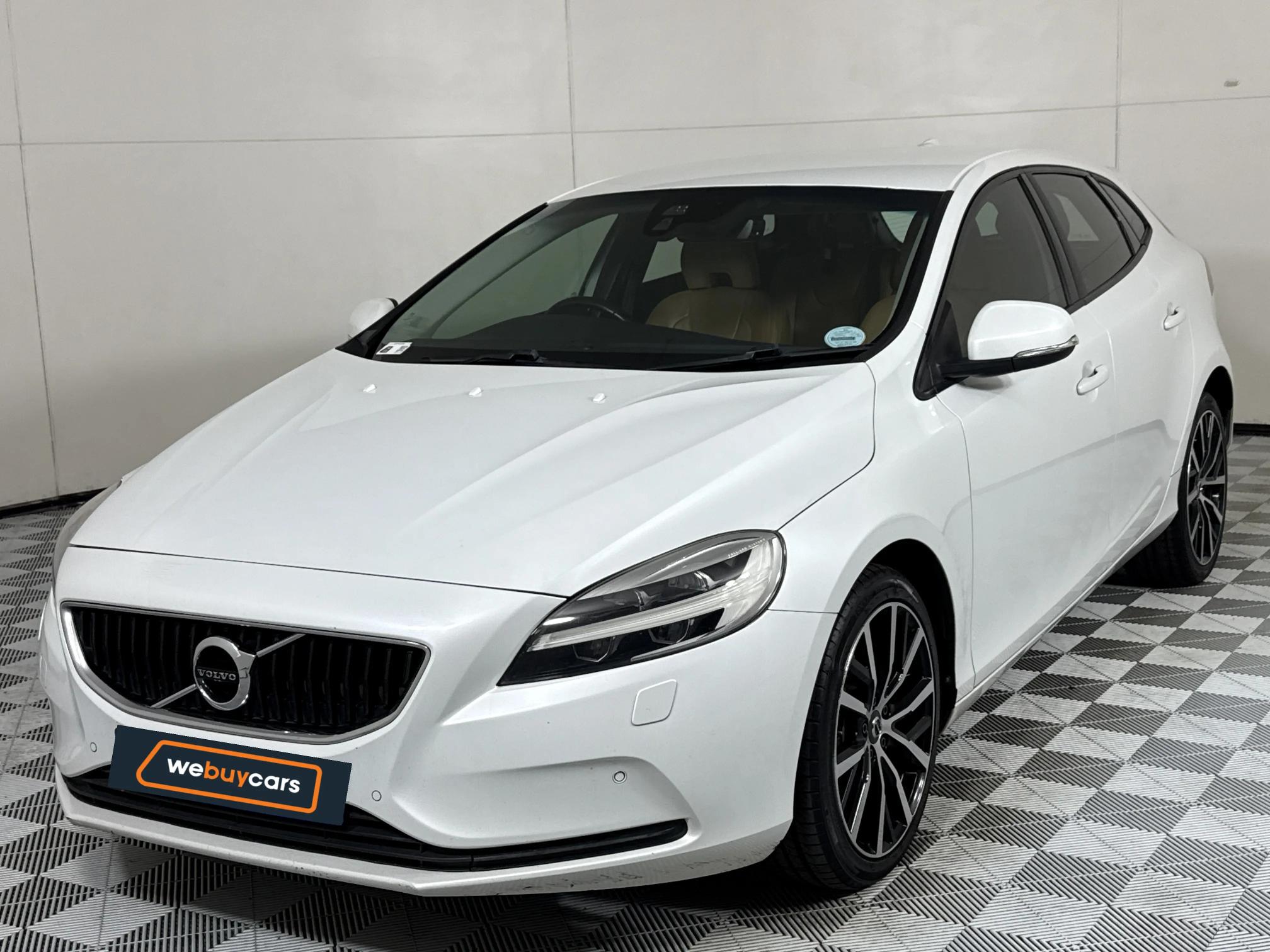 Used 2017 Volvo V40 T3 Momentum auto