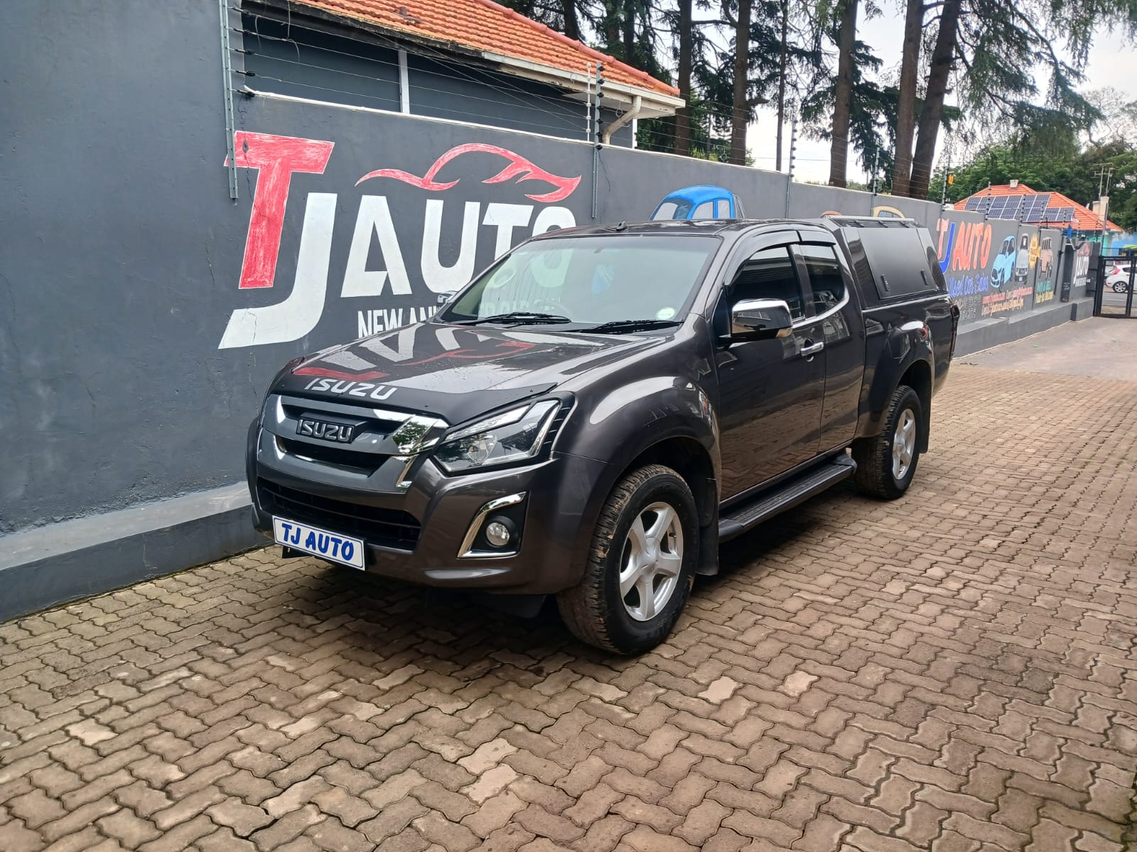 Used 2014 Isuzu KB 300D-Teq Extended cab LX