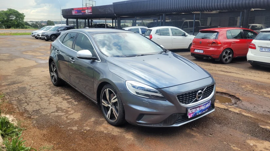 Used 2018 Volvo V40 T4 R-Design auto - Victory Pre-Owned Vehicles
