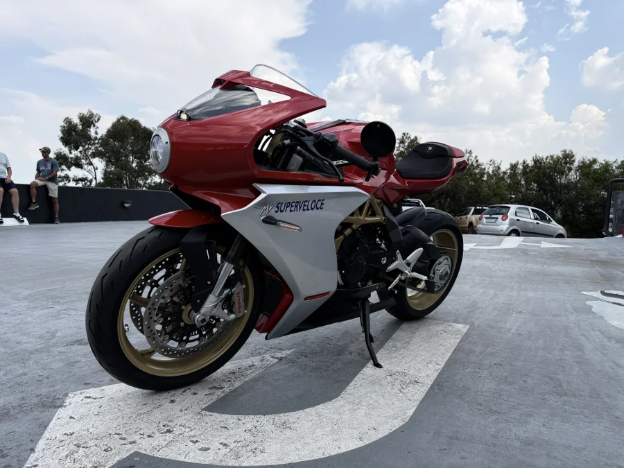 MV AGUSTA SUPERVELOCE - FAST KTM